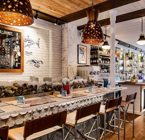 167 Raw oyster bar on King Street Charleston